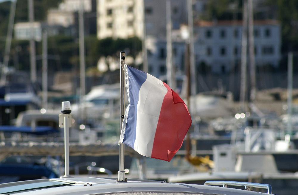 Nemzeti zászló, nem franciáskodás...