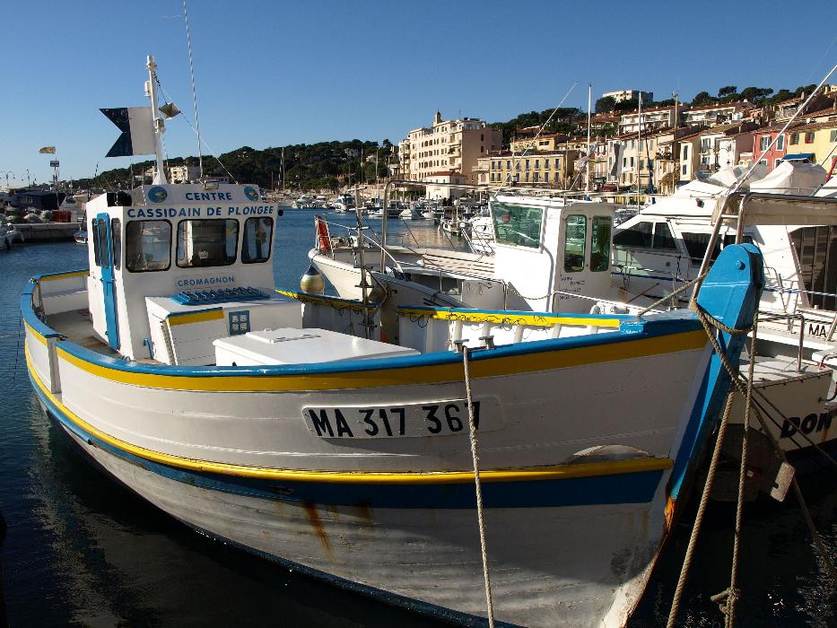 Hajó Cassis-ban az Olympic Marseille színeiben